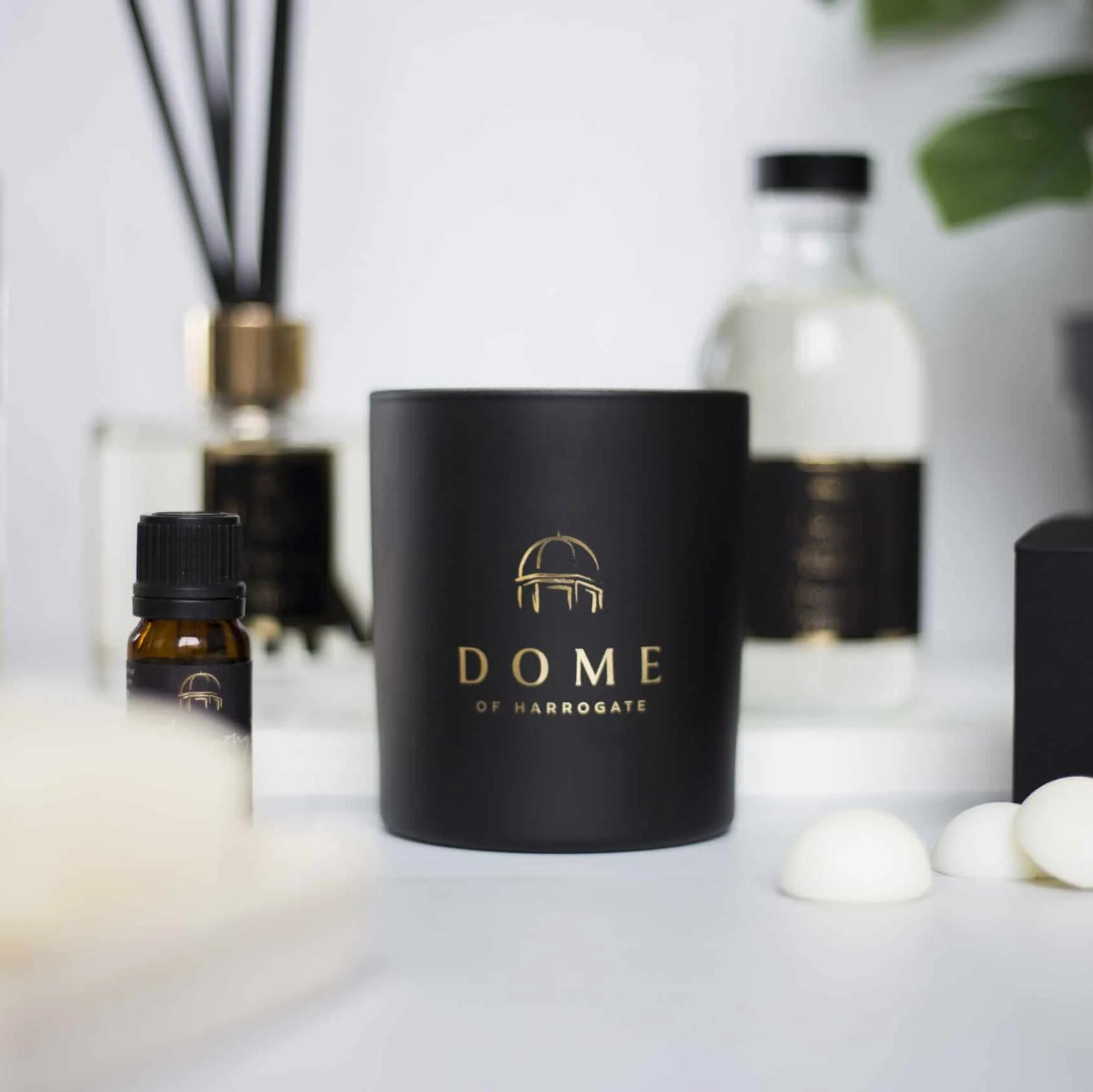 DESIRE Oud & Jasmine Candle 30cl/220g - Image 4