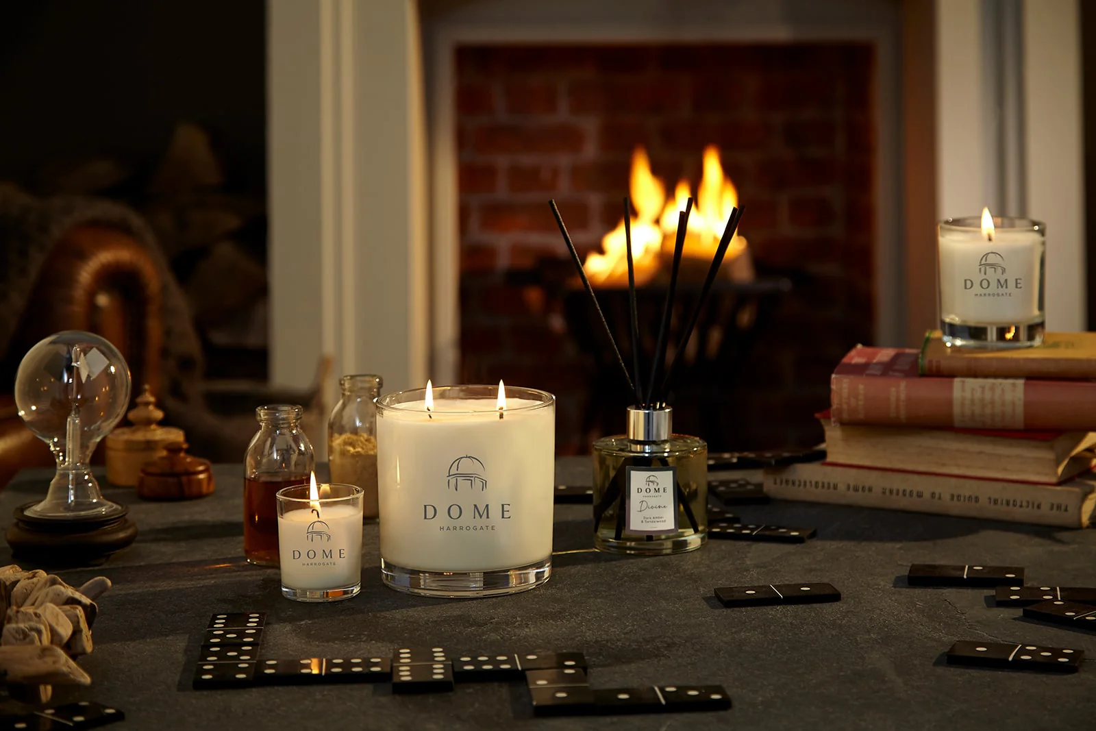 DIVINE Dark Amber & Sandalwood Reed Midi-Diffuser 100ml - Image 4