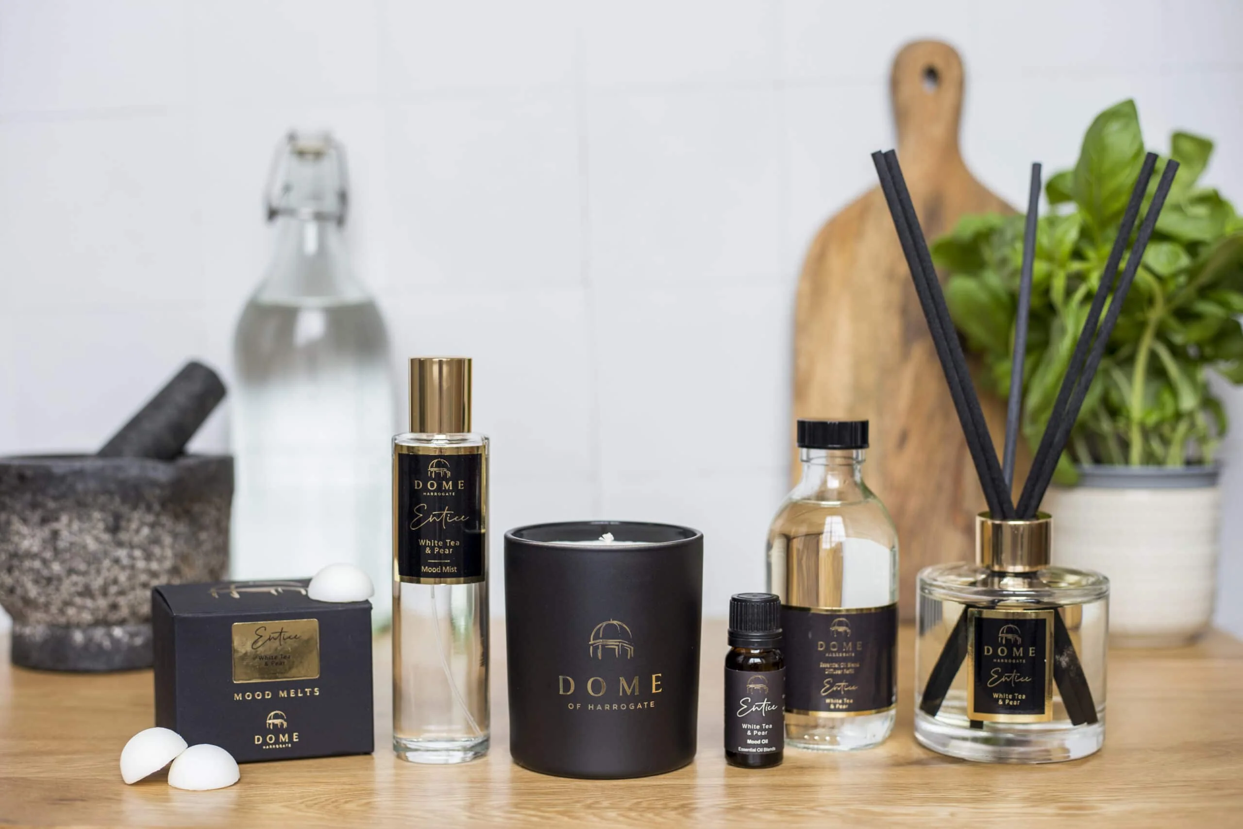 ENTICE White Tea & Pear Candle 30cl/220g - Image 3